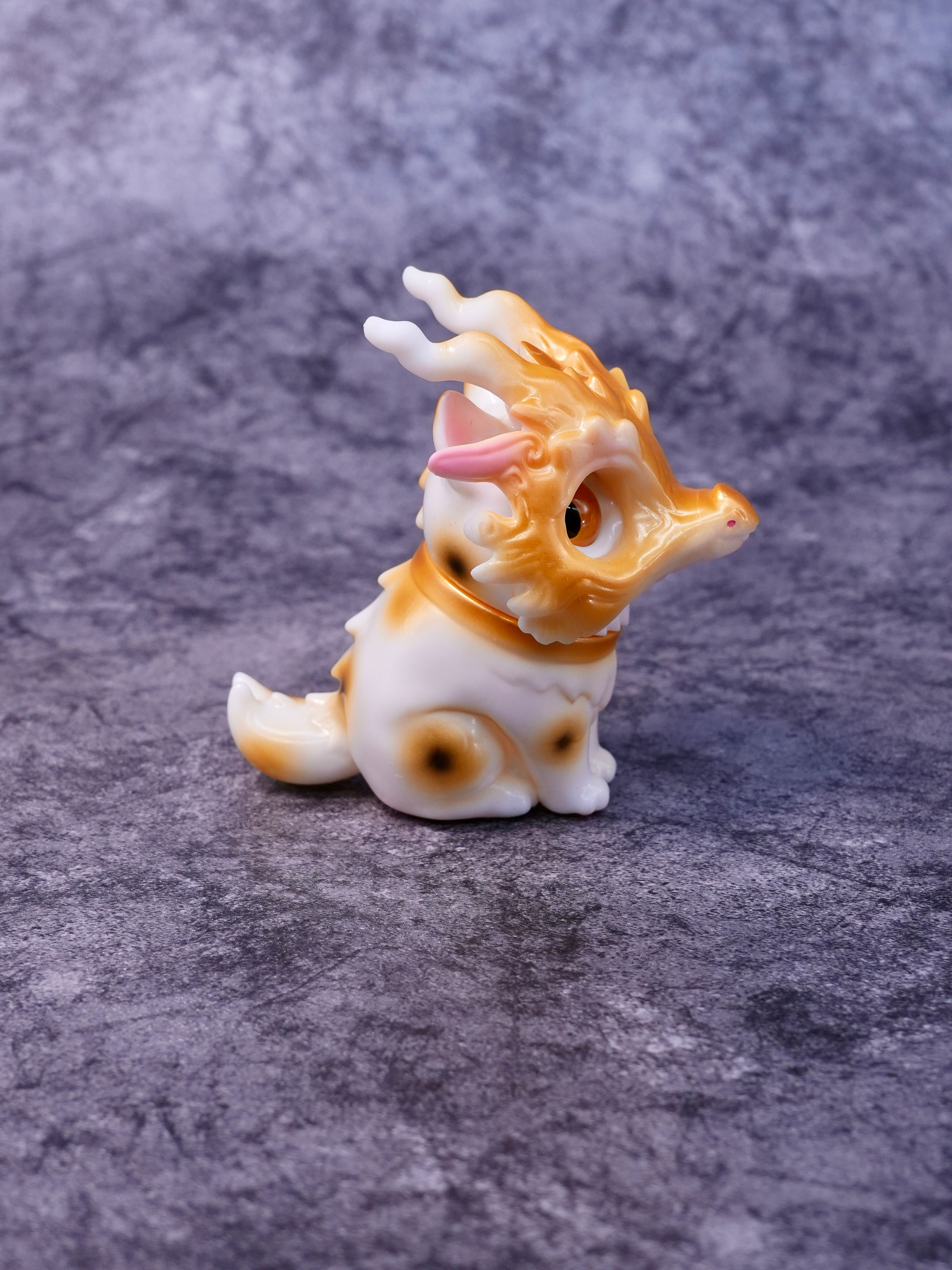 Lucky Loong cat figurine by HOTRU, featuring a fox-dragon fusion with golden mane and antler-like tendrils, crafted from vinyl and resin, 6.5cm tall.