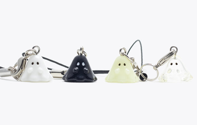 MINI BOO STRAP CHARM, a soft vinyl figure from Japan, can serve as a zipper charm. Shapes may vary; used as a fashion accessory.