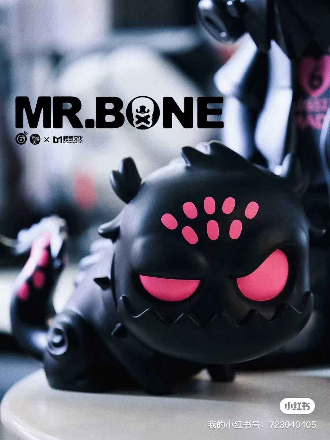 MR.BONE- 400% BLACK zombie dog toy, 9 inches tall, limited edition of 400 pieces, featuring a cartoon-style animal figure with pink eyes.