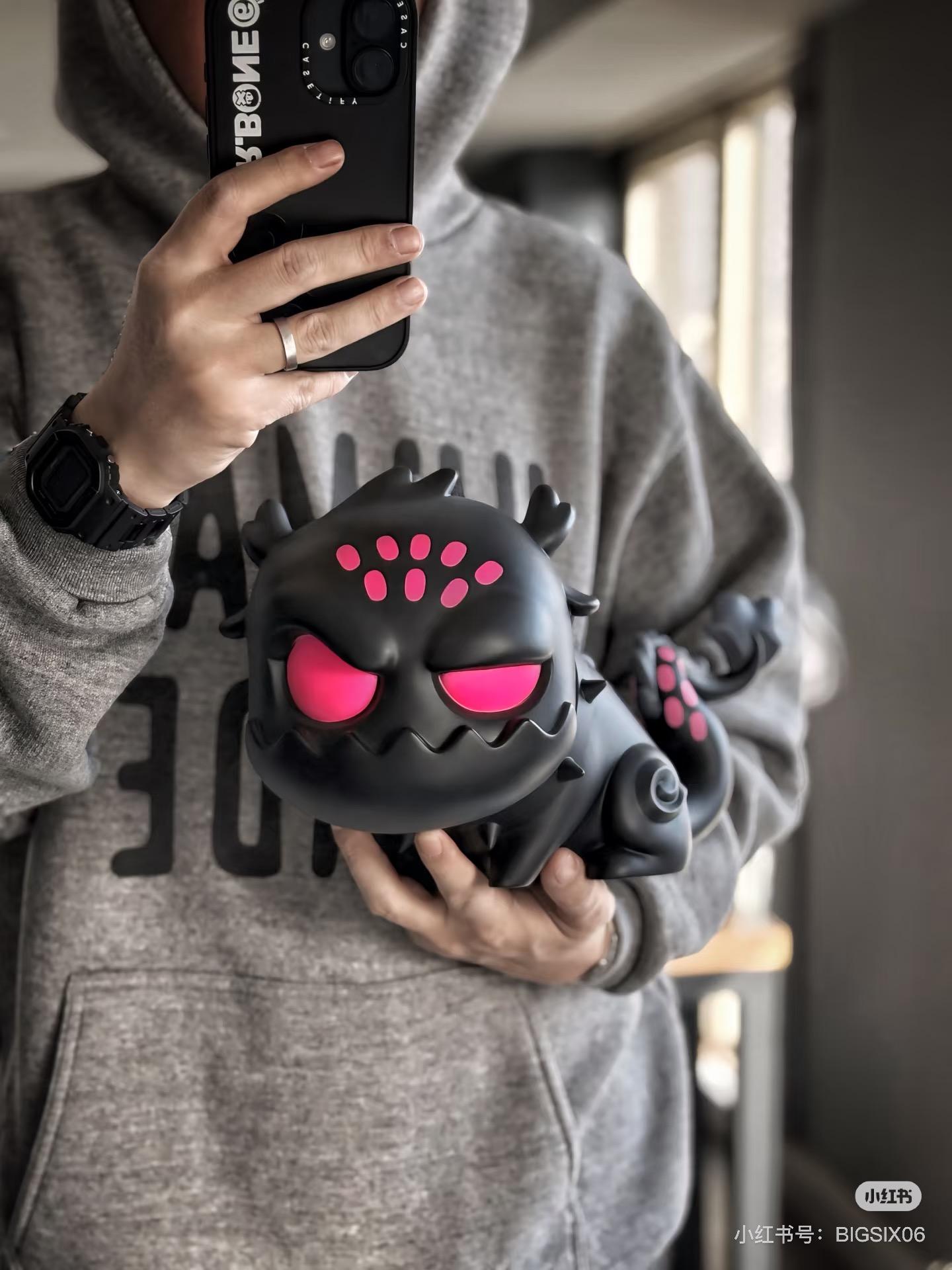 MR.BONE- 400% BLACK zombie dog toy held by a person, showcasing its 9-inch tall form, crafted from PVC/ABS/Resin, limited to 400 pieces.