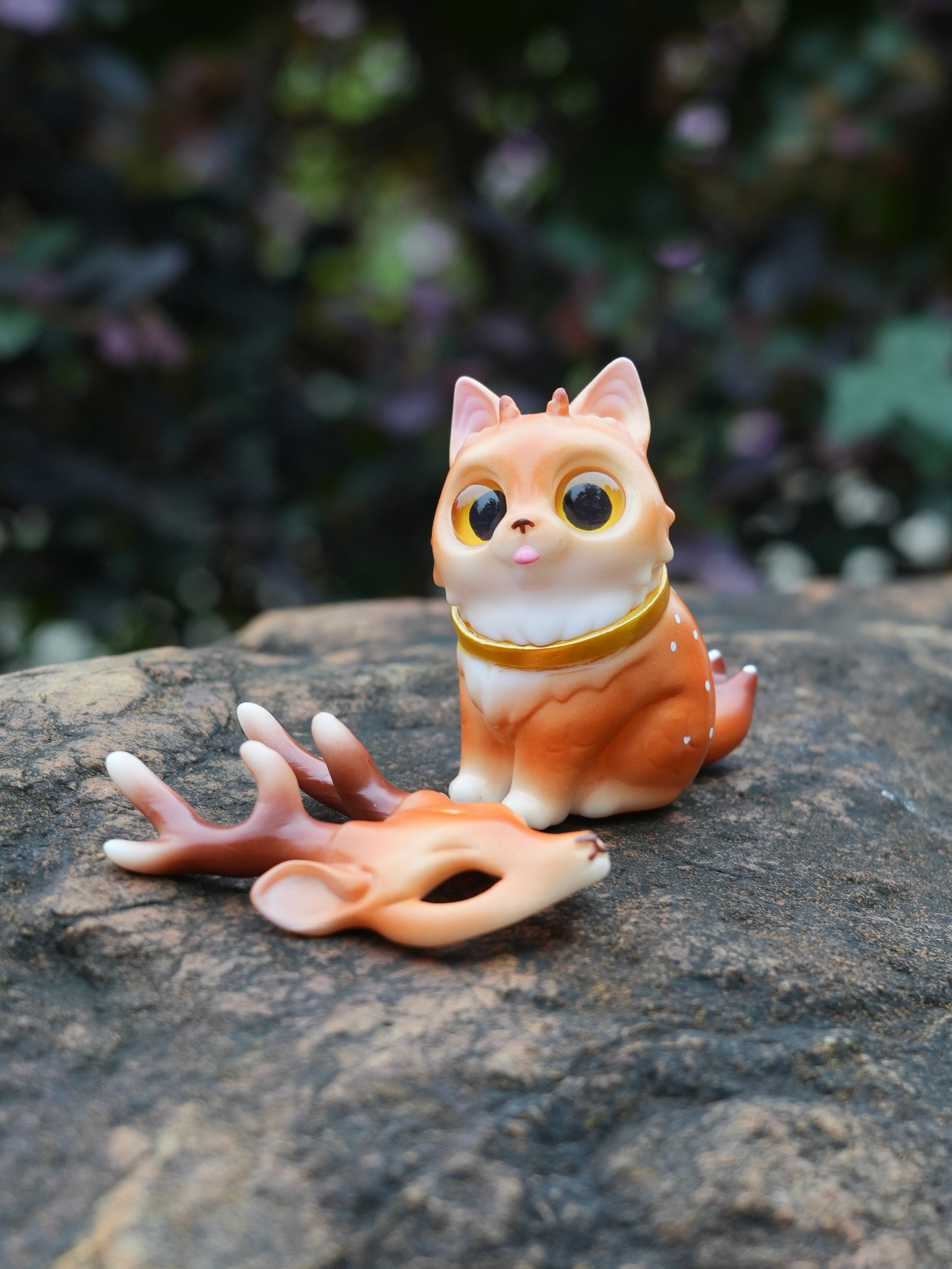 Spotted Deer Cat by HOTRU - Preorder: A whimsical orange-and-white figure with oversized eyes and a gold collar, featuring a separate deer-skull mask.