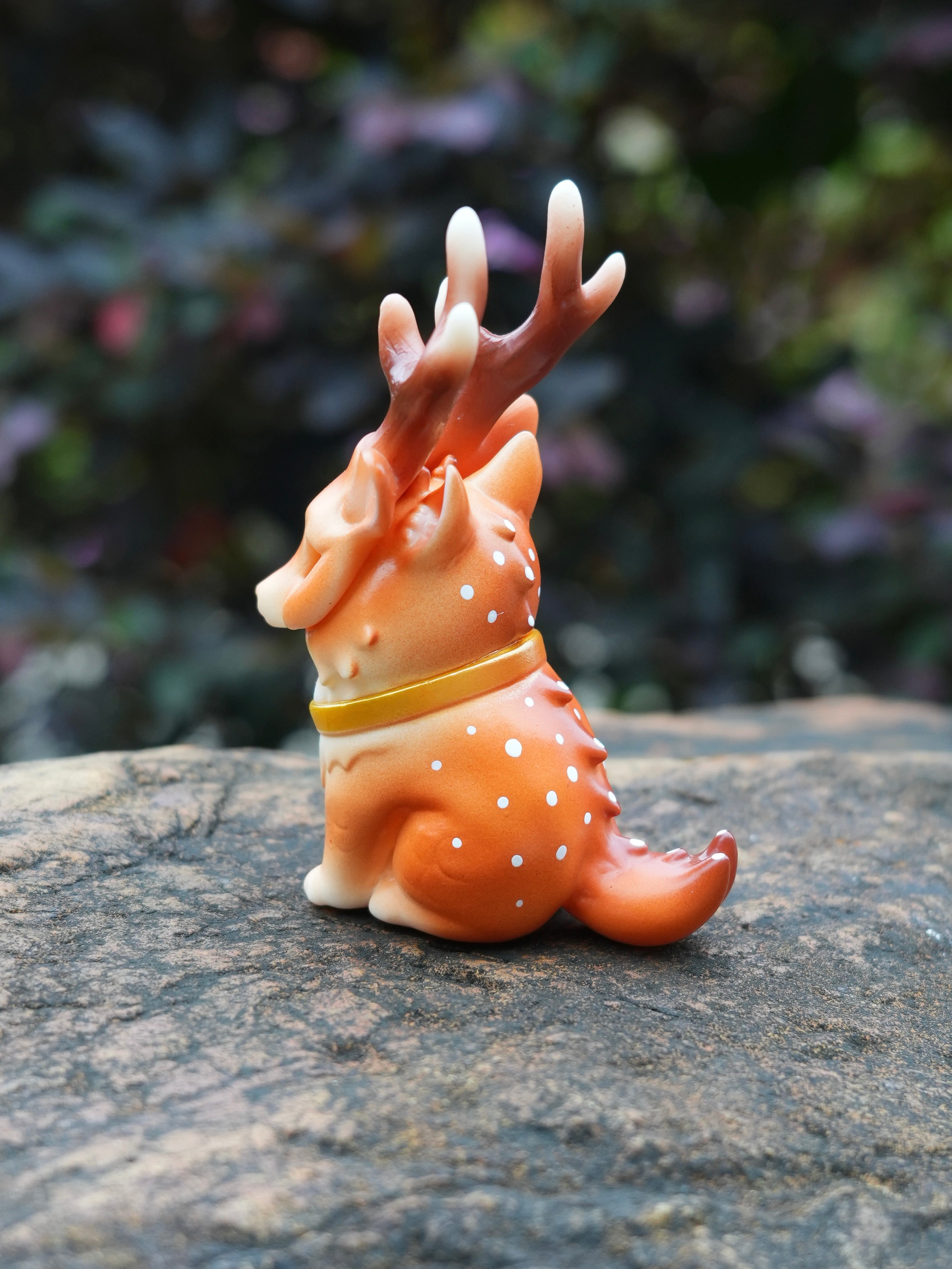 Spotted Deer Cat by HOTRU - Preorder: A 6.5cm orange vinyl figurine with antler-like horns, white spots, and a gold collar, on stone surface.