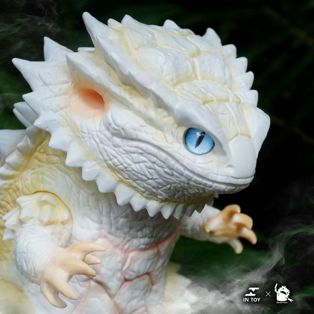 Bearded Dragon Super Beast - White moon .Ver - Preorder; a 16cm soft vinyl kaiju dragon toy with movable head, hands, feet, featuring collaboration logos.
