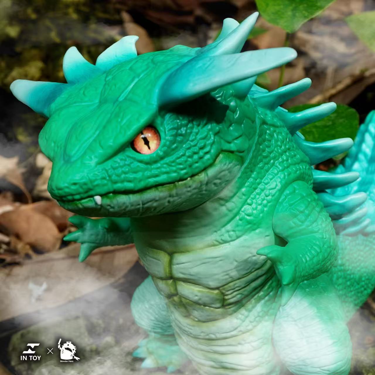 Salamander Super Beast - secret forest .Ver collectible toy, 16cm soft vinyl figure with horns, spines, and movable parts; preorder ships by Sept 2025.