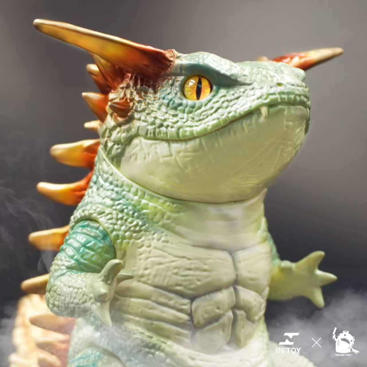 Salamander Super Beast - Jasper .Ver toy, pale green with orange spines, yellow eyes, and mist effect. Preorder, 16cm soft vinyl, movable head and limbs.