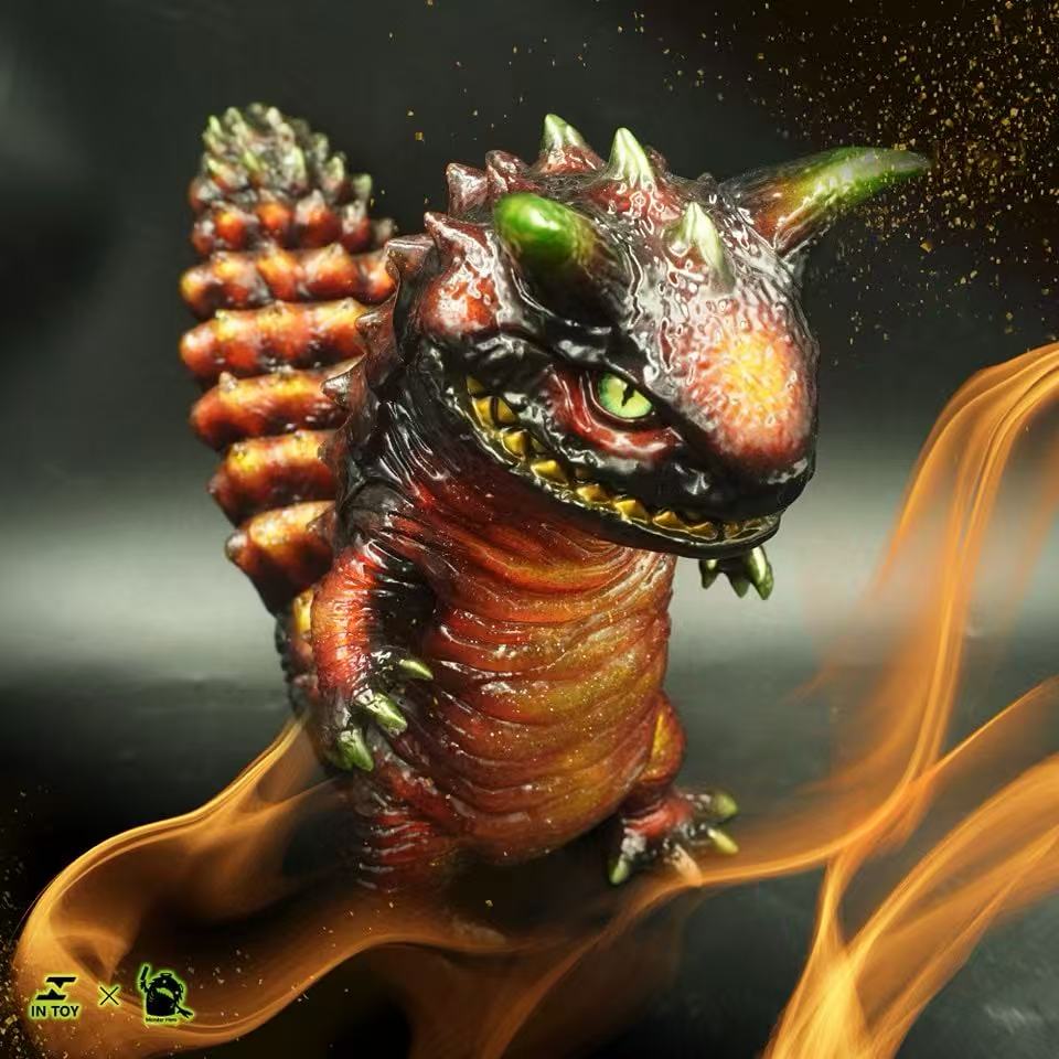 Gecko Super Beast - fire agate. Ver - Preorder: A dragon-like vinyl toy with segmented tail, horns, and movable parts, featuring a glossy red and black finish.