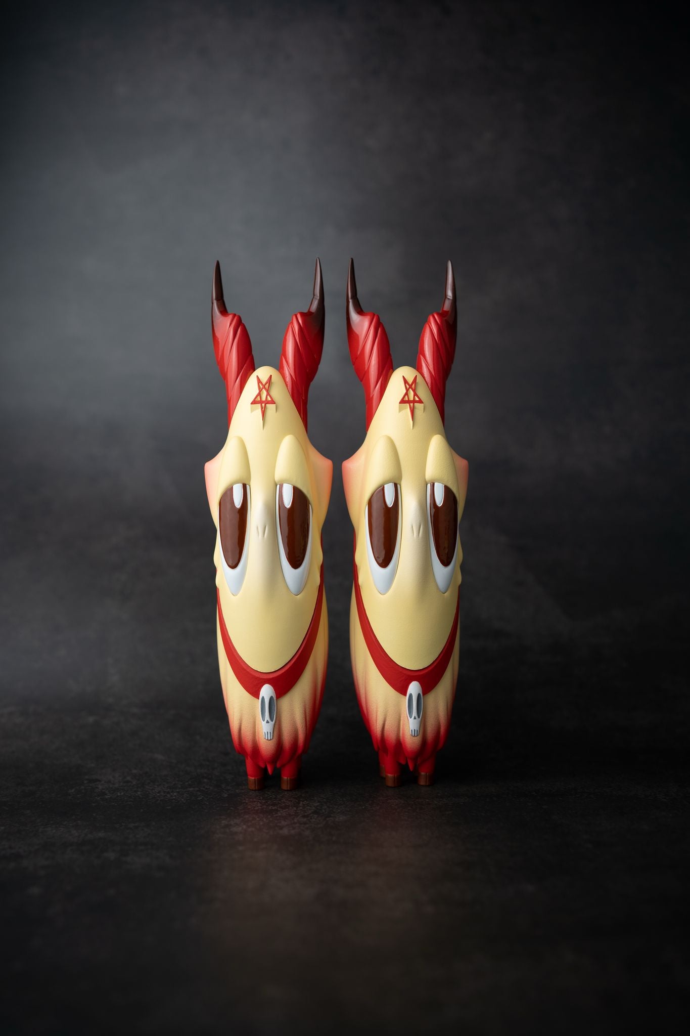 Stretchy Bobbi by Zintears, a 25cm vinyl toy figure with horns, available for preorder. Limited edition of 150 pieces.