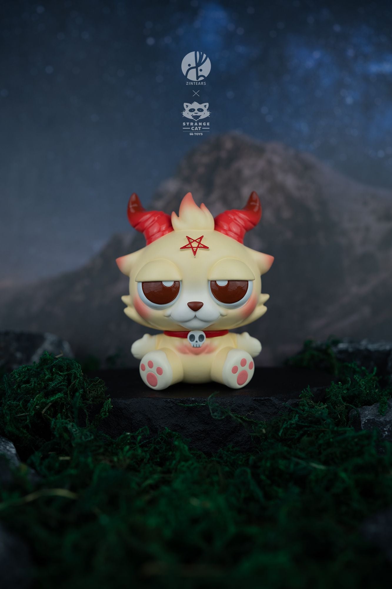Grandpa Bobbi by Zintears, a limited edition resin toy cat with horns, stands 7 cm tall.