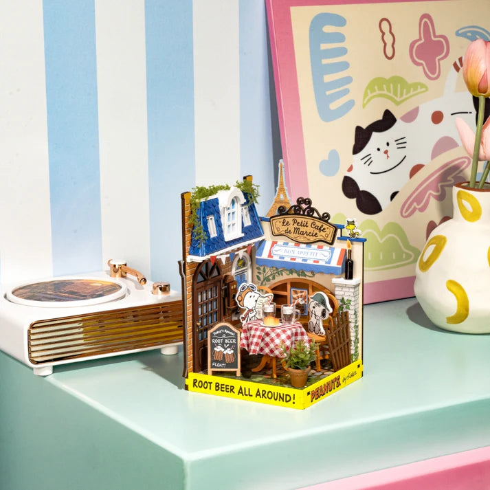 Le Petit Cafe with Snoopy & Spike