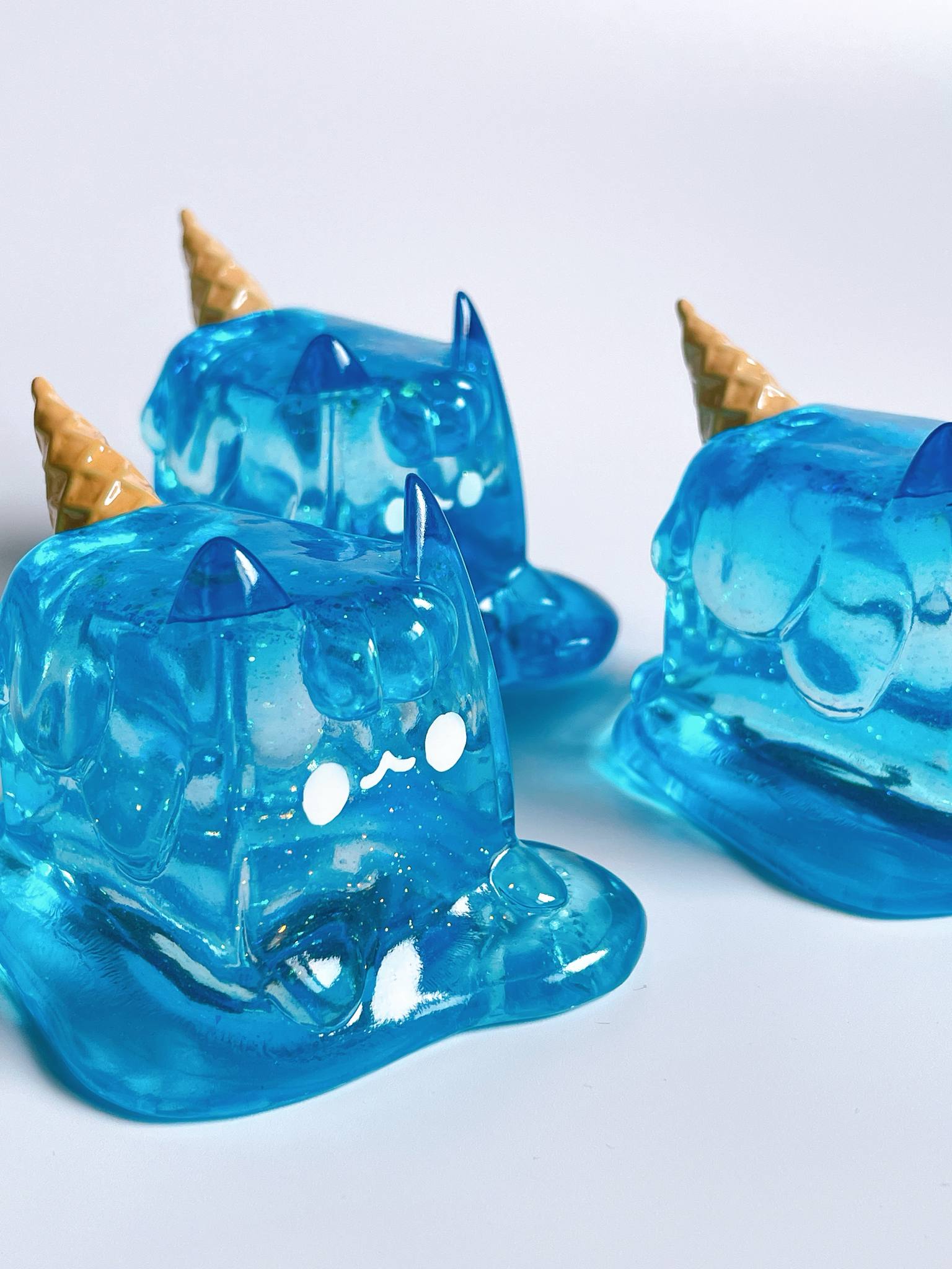 Sea salt ice cream cat by Rato Kim - Preorder. Clear resin sofubi, dimensions 6.5x7.2x5.8cm, available through Strangecat Toys. Ships June 2025.