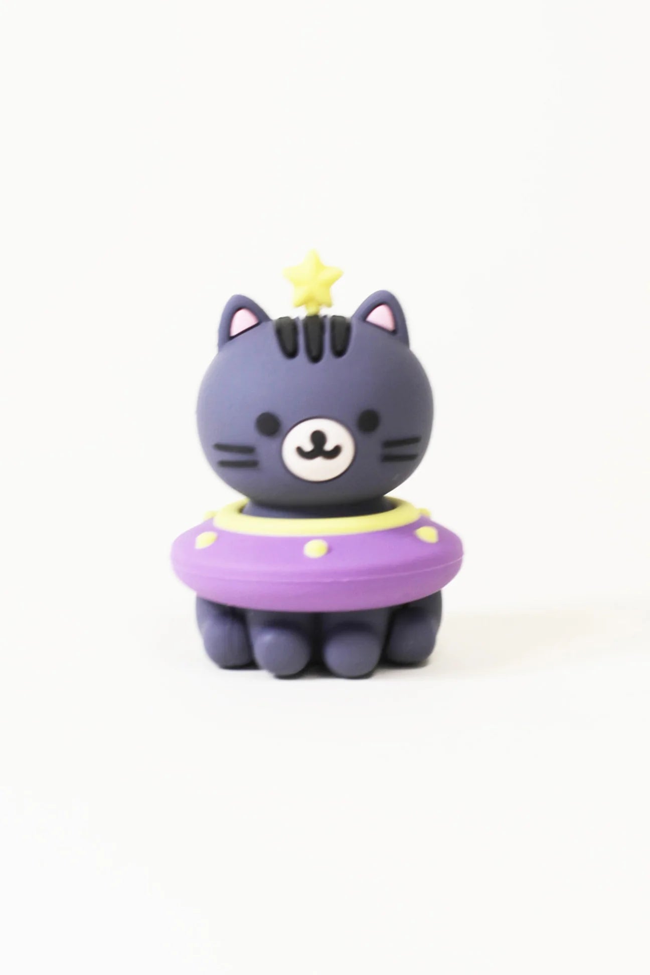 Smoko Astro Cats Blind Box Figure: a purple cat toy with a UFO ring and yellow star, featuring collectible, surprise figures.