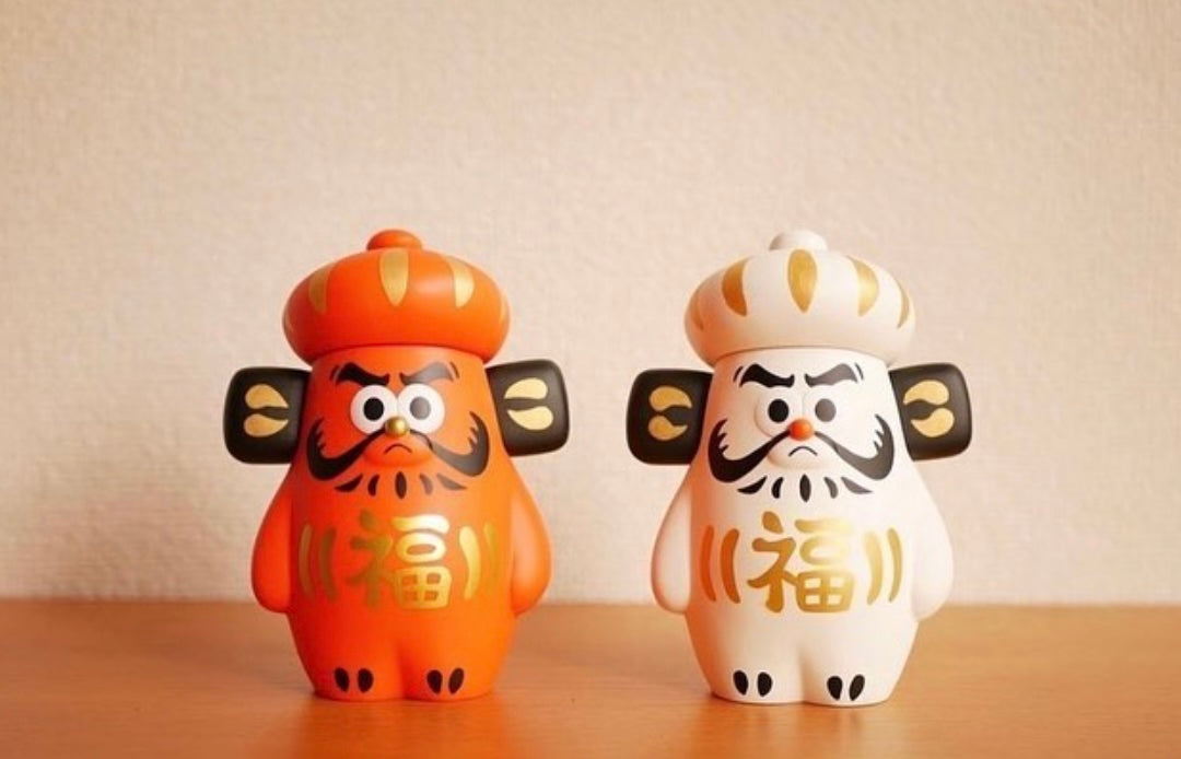 OHIGE no PON - Daruma Red & White: Two small Japanese sofubi figurines with distinct facial features, showcasing unique craftsmanship, suitable for collectors of art toys.
