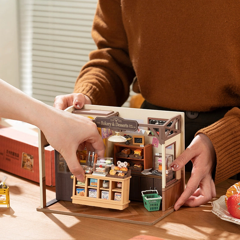 Rolife Becka's Baking House DIY Miniature House