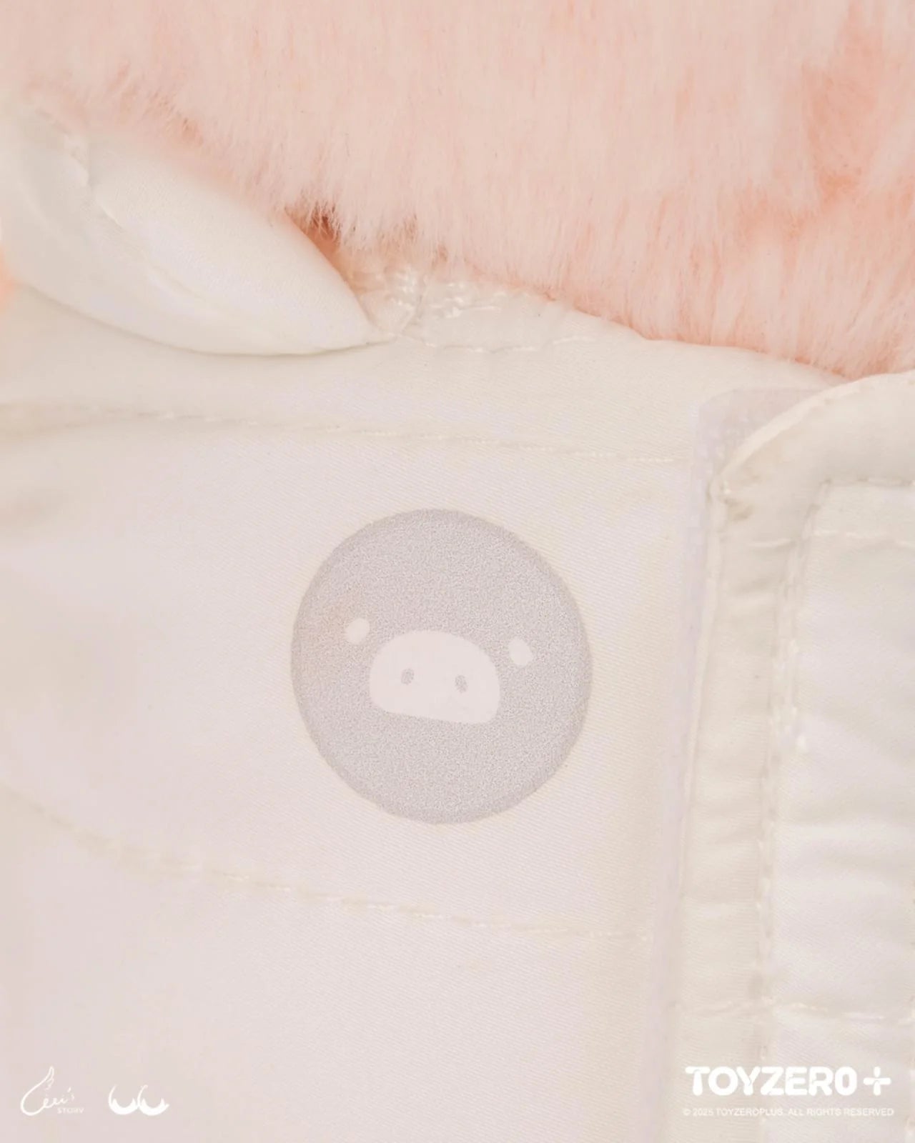 LuLu the Piggy OOTD - Clothes Set (Winter Snow Set) featuring a cozy white jacket, ideal for winter adventures. Perfect for Strangecat Toys' art toy enthusiasts.