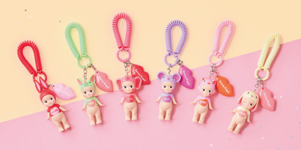 Sonny Angel Kiss Kiss Charm Minifigure keychain featuring small, stylish dolls on a spiral, ideal as a fashion accessory or collectible.