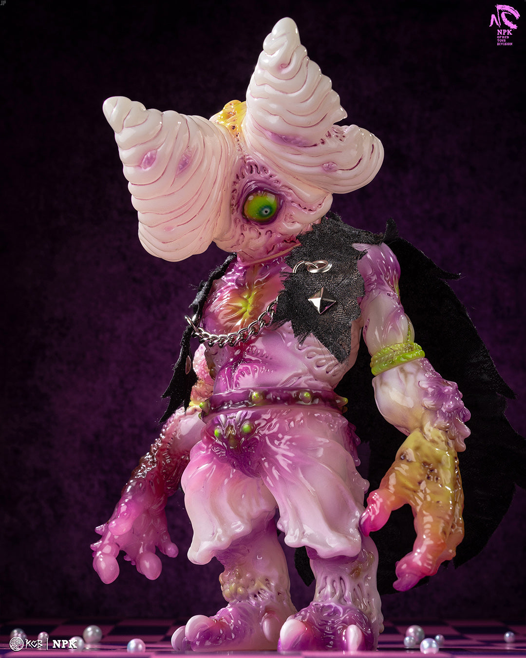 Vinyl art-toy NPK · Poison Veil Ver. & Jack o’ Lantern III featuring a grotesque horned monster with a unique design, standing on a decorative surface.