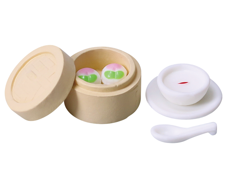 Tiny dim sum Gacha Series: A bamboo steamer with two decorated bao buns, accompanied by a white saucer, bowl, and spoon, evoking a dim sum set.