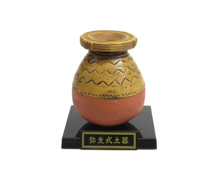 Yayoi-style pottery replica from the Haniwa and clay figurines + earthenware and bronzeware Gacha Series, featuring a two-tone design on a black base.