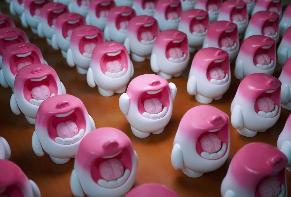 Rows of 100% MALLOW Pink by MUPA figurines, featuring oversized mouths and pink caps, made of soft vinyl, 8cm tall, ready for preorder.