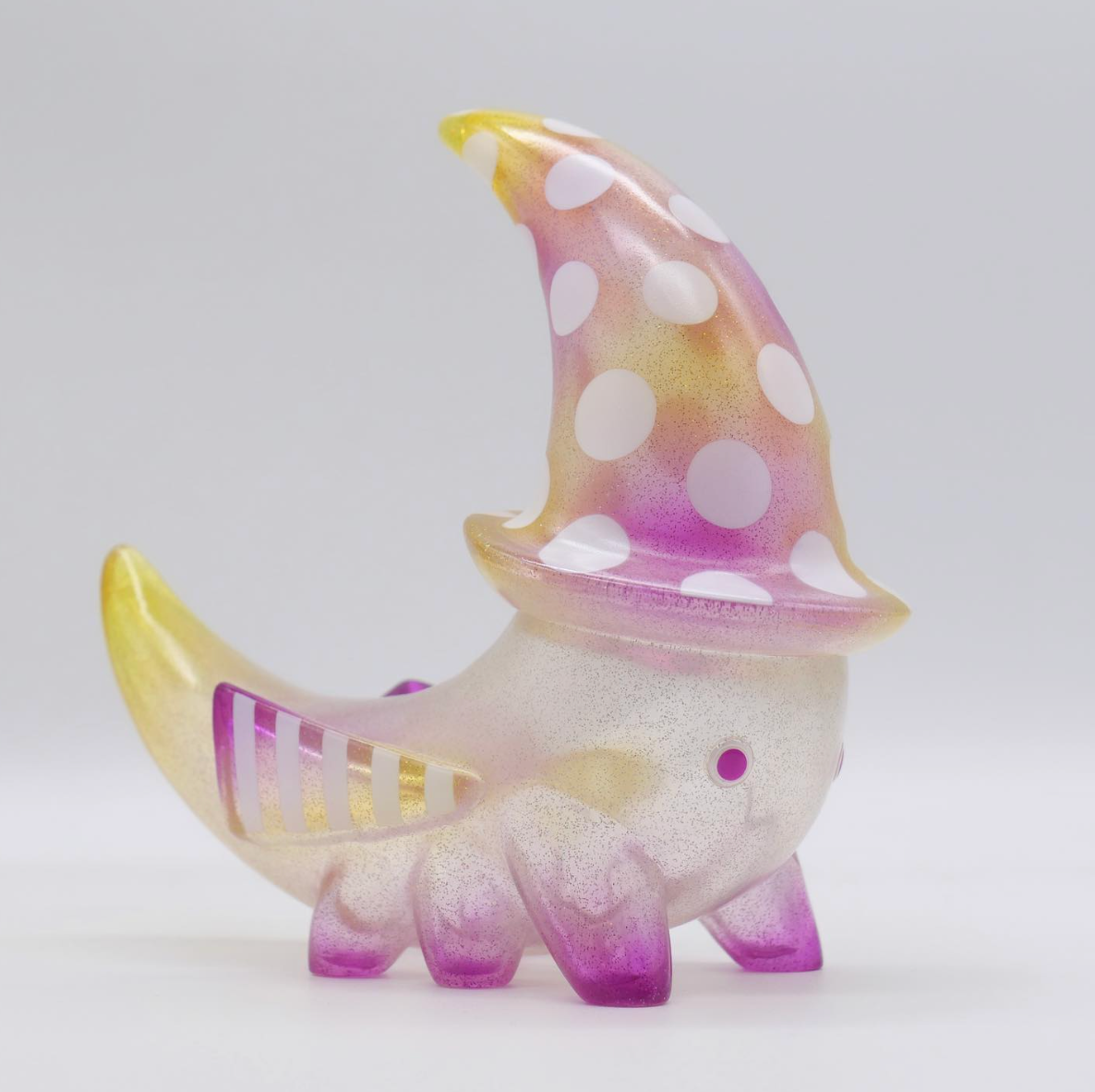 Muumu - Sparkling Dream by Hanamusic: A glittery, resin critter figurine with a pointy hat, showcasing a unique gradient finish and playful polka dots.