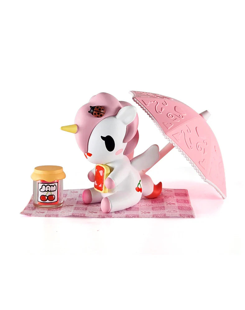 Picnic Party Unicorno Blind Box: A kawaii unicorn figurine on a picnic, holding jam toast, with a pink parasol, jam jar, and ladybug accessory.
