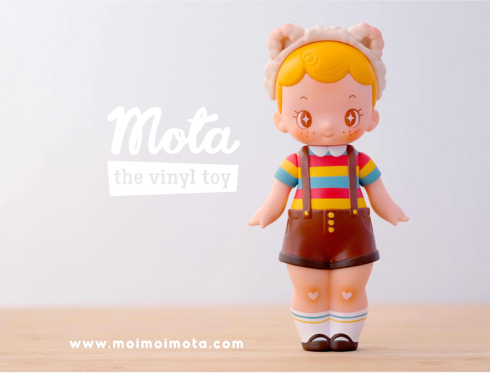 Toy figurines of a girl and boy by Nuria Torras, Mota series, vinyl material, 12cm size, limited edition of 99pcs.