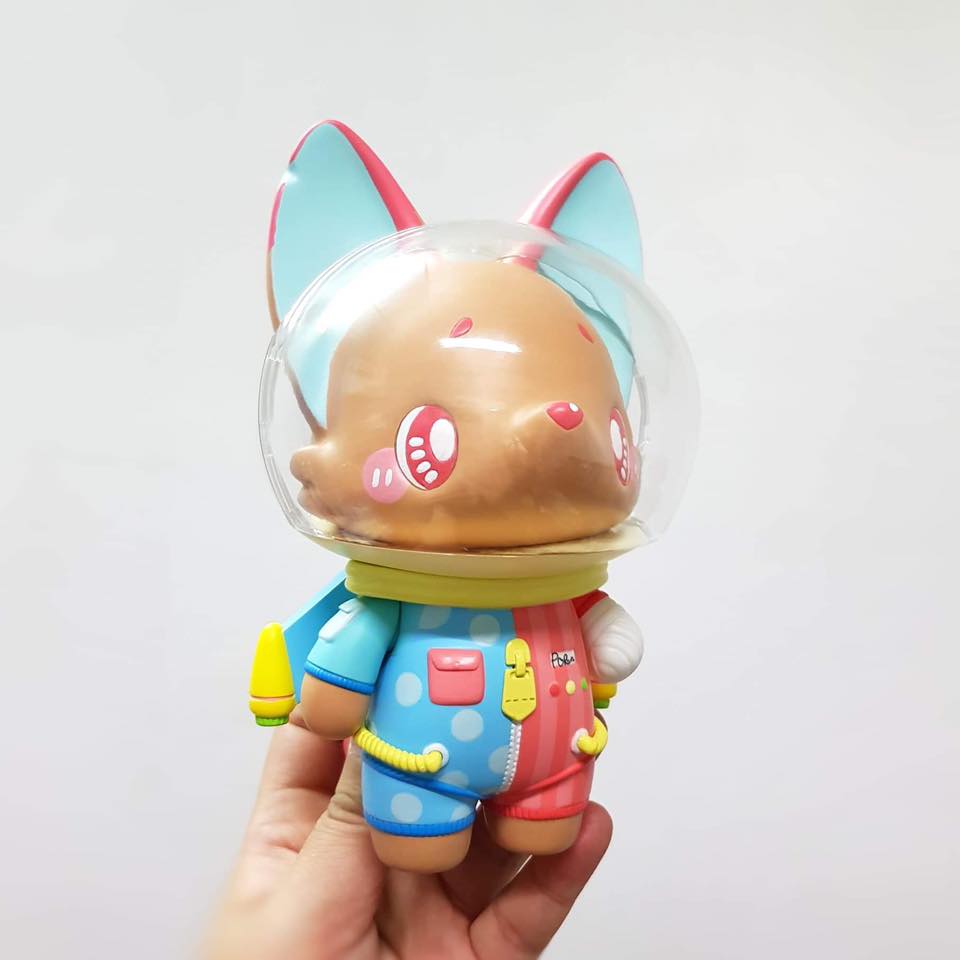 Fenni Flying Dreamer toy held in hand, with clear plastic cover, animal figure detail, 15cm soft vinyl and ABS.