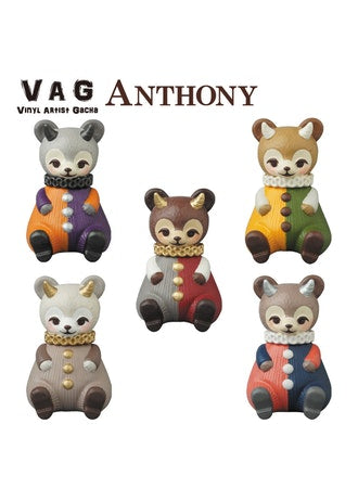 VAG 23 - Anthony: Small toy animal figurines, including a bear doll and animals in garments, part of a blind box collection.