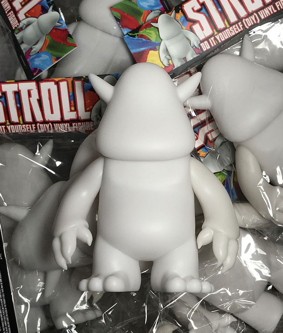Stroll DIY White Vinyl figure in plastic bag with toy and book close-ups.