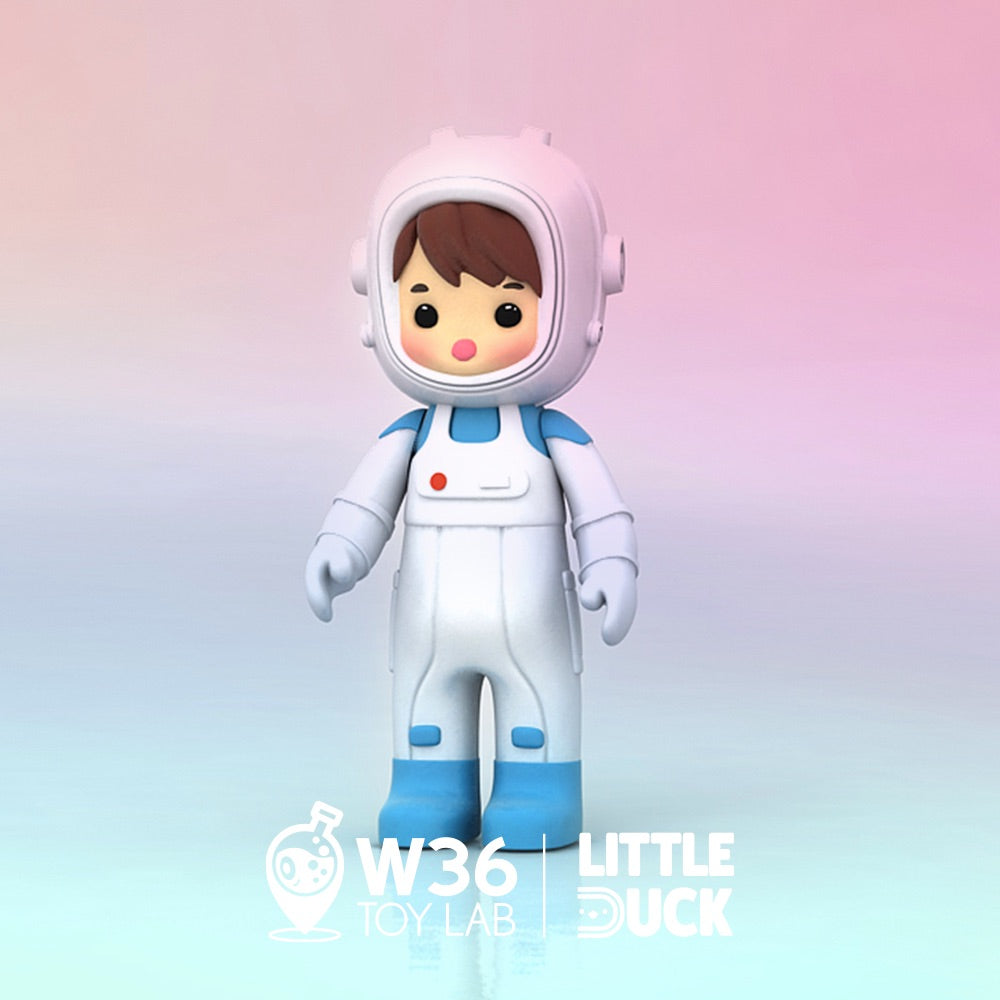 Ella - OG by W36 Toy Lab x Litor's Works: Toy astronaut figurine, 15cm resin, in white and blue suit.