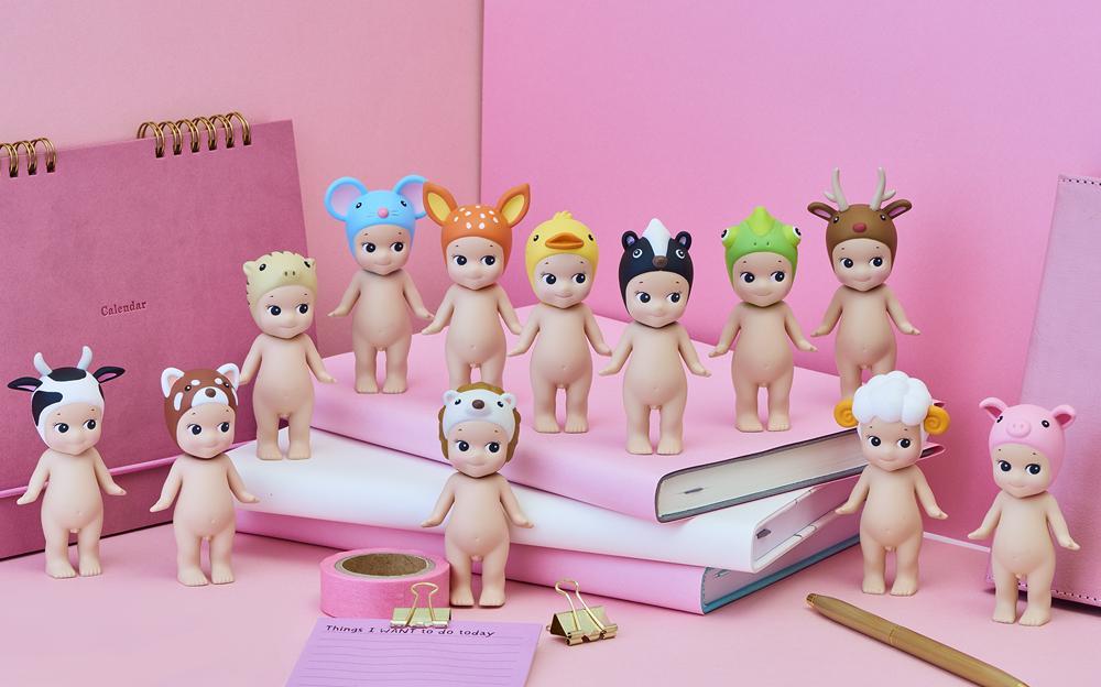 Sonny Angel - Animal series Ver.2 blind box figures: small dolls on books, close-ups of dolls and toys, stick detail.