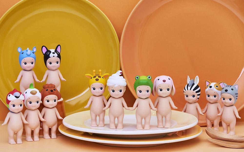 Sonny Angel - Animal series Ver.3 figurines in blind box, assorted lineup of small dolls on a plate and close-up toy details.